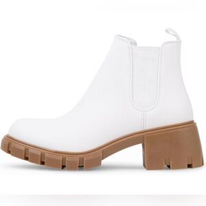 Steve Madden Women’s White Howler Ankle Chelsea Boot, Size 8
